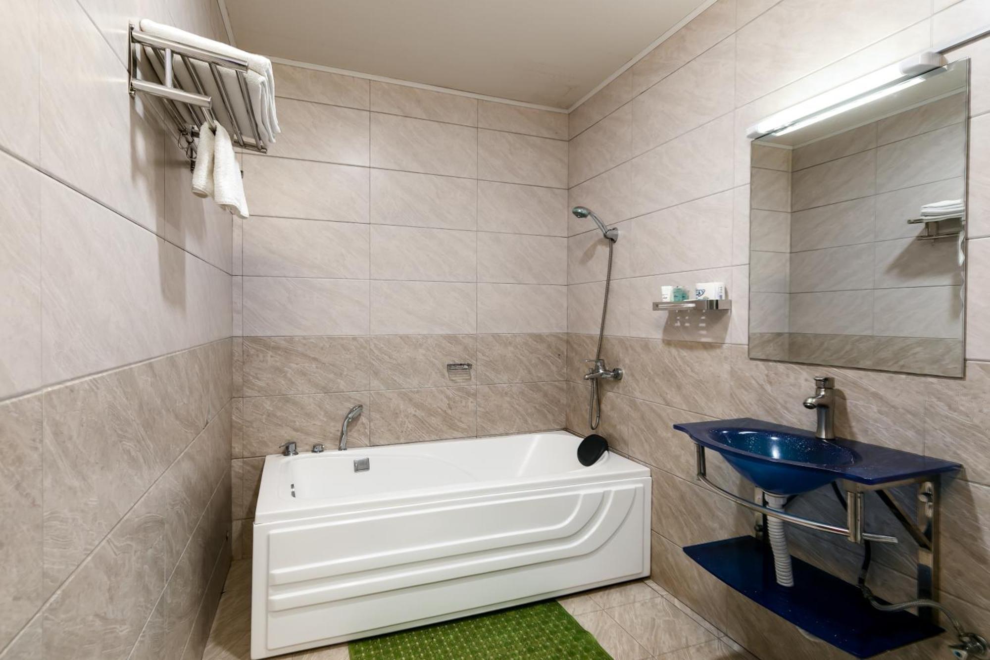Russell Hotel Kampala Eksteriør bilde