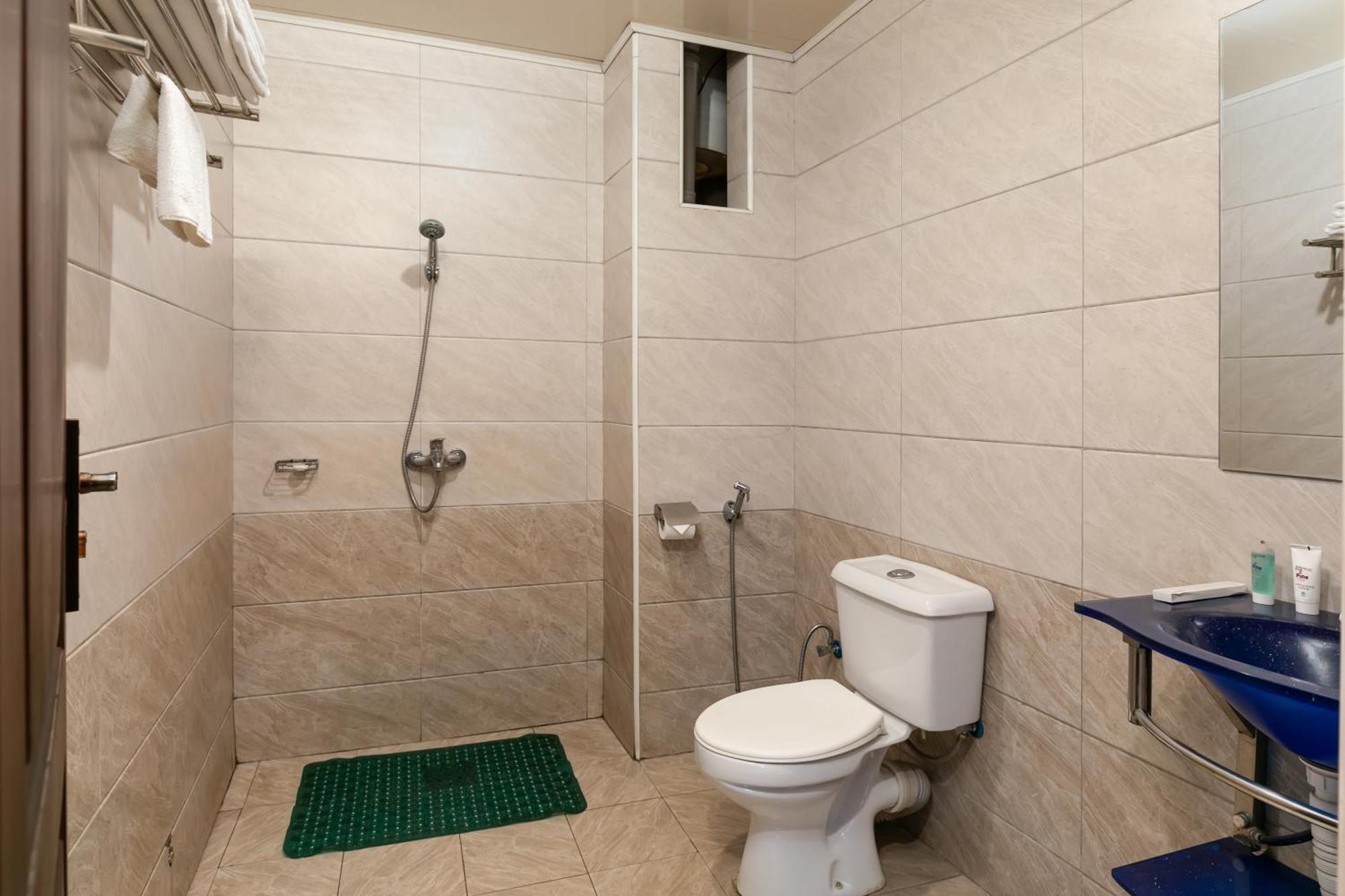 Russell Hotel Kampala Eksteriør bilde